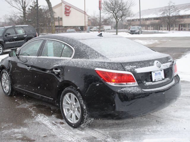 Buick LaCrosse 2011 photo 2