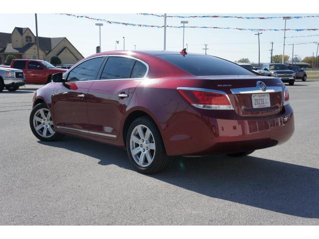 Buick LaCrosse 2011 photo 2
