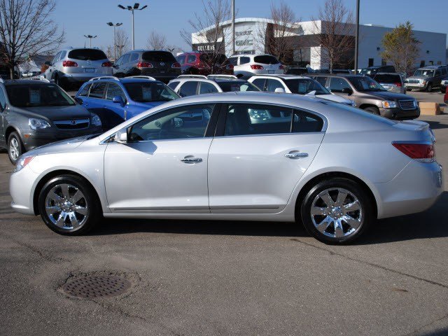 Buick LaCrosse 2011 photo 2
