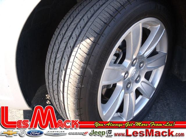 Buick LaCrosse 2011 photo 2