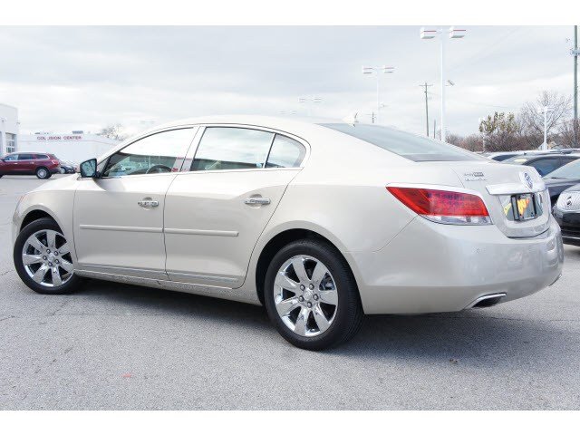 Buick LaCrosse 2011 photo 2