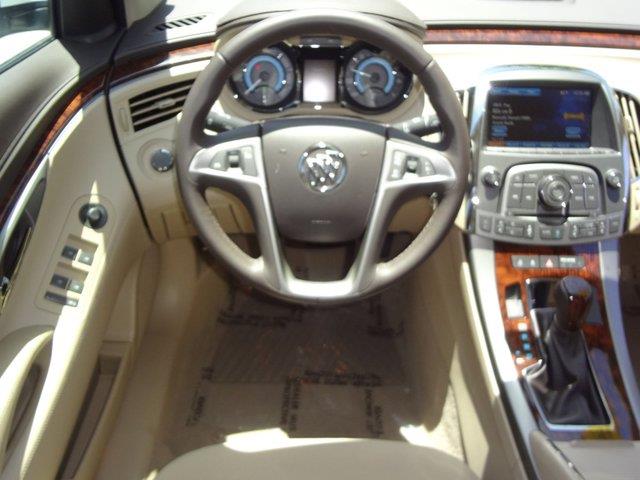 Buick LaCrosse SE R Sedan