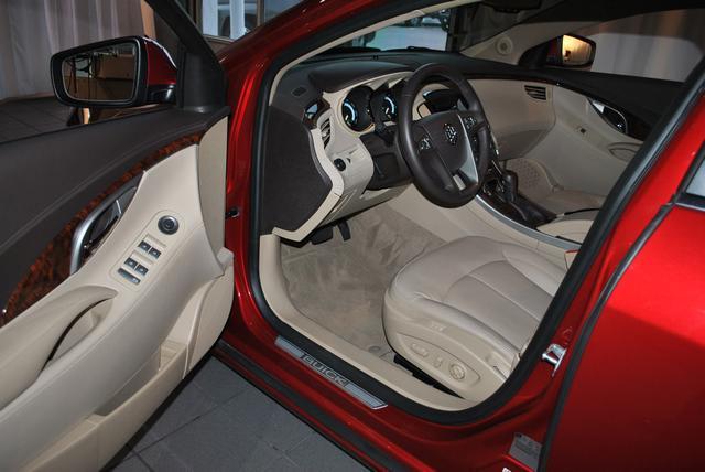 Buick LaCrosse 2012 photo 1