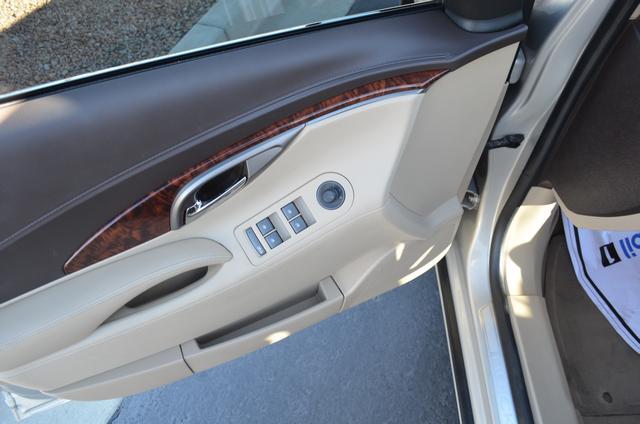 Buick LaCrosse 2012 photo 1