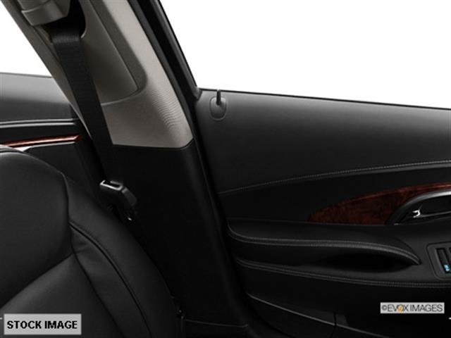 Buick LaCrosse 2013 photo 2