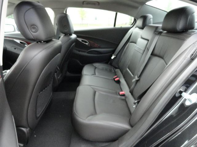 Buick LaCrosse 2013 photo 2