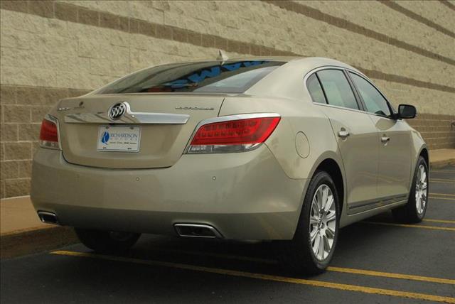 Buick LaCrosse 2013 photo 2