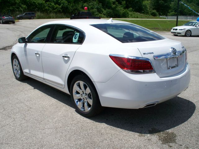 Buick LaCrosse 2dr Cpe 328i RWD Spotrs Sedan