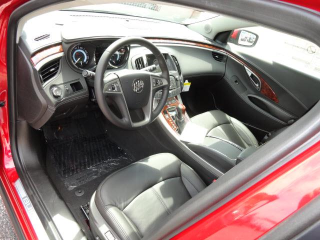 Buick LaCrosse 2013 photo 2