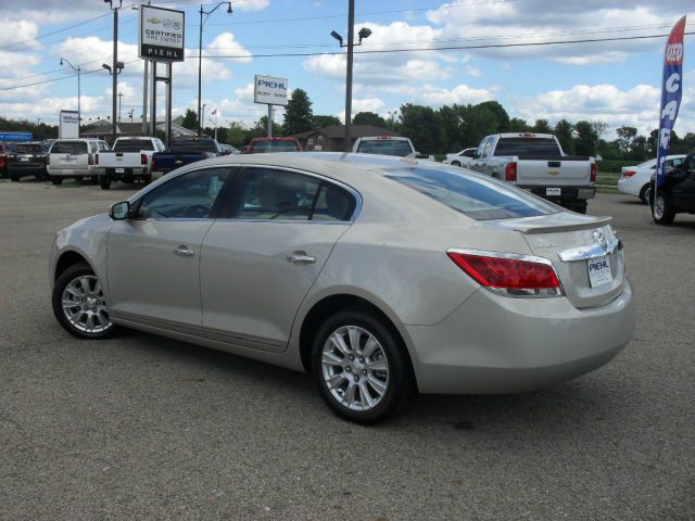 Buick LaCrosse 2013 photo 2