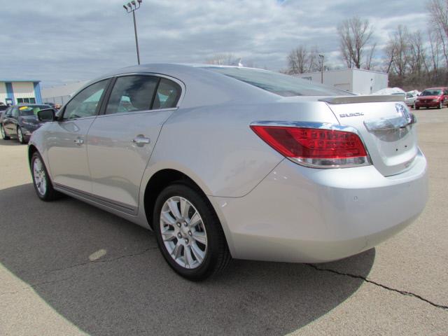 Buick LaCrosse 2013 photo 2