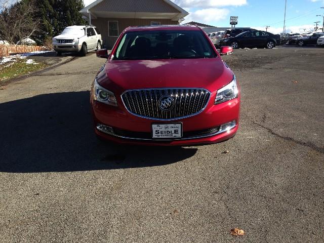Buick LaCrosse 2014 photo 2