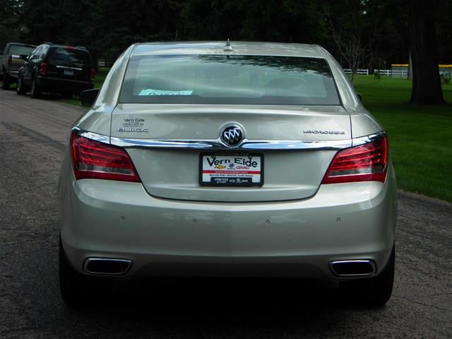 Buick LaCrosse 2014 photo 2