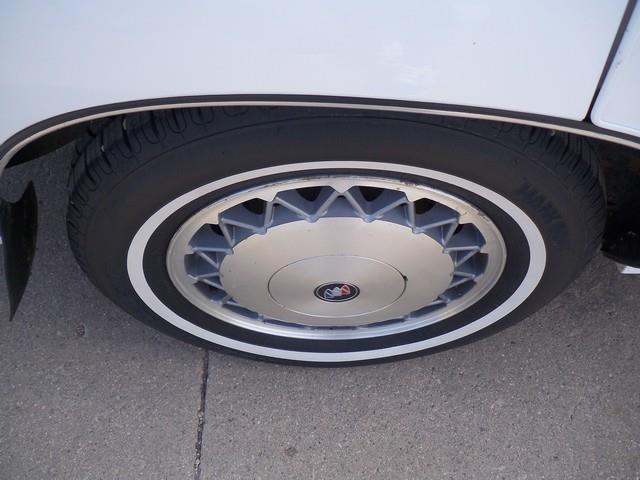 Buick LeSabre 1993 photo 7