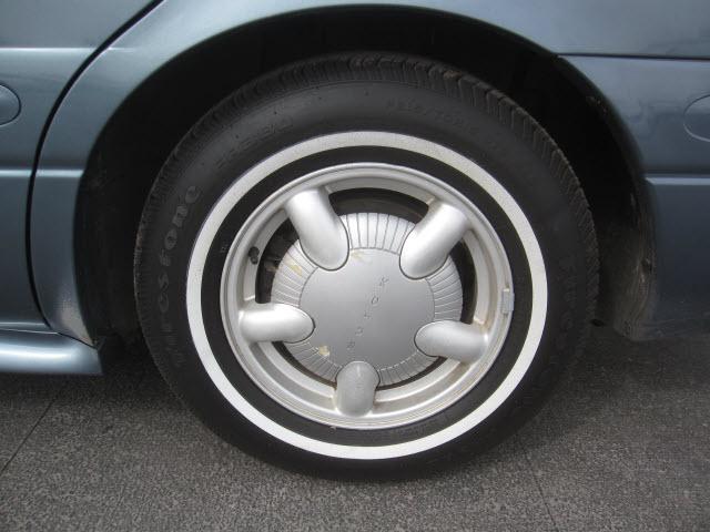 Buick LeSabre 2000 photo 3