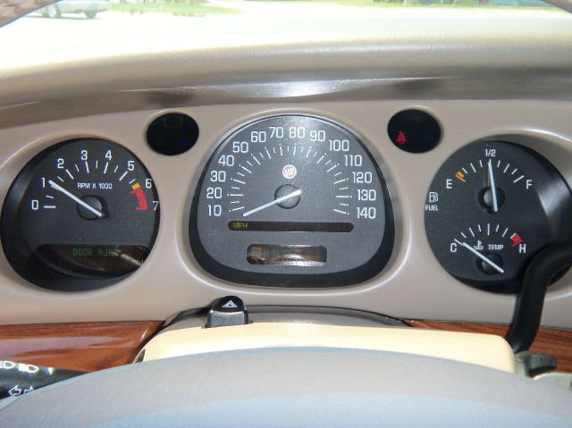 Buick LeSabre 2000 photo 3