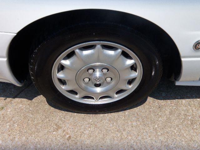 Buick LeSabre 2000 photo 32