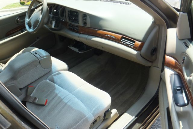 Buick LeSabre 2000 photo 1