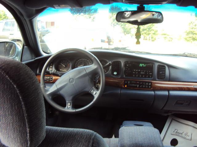 Buick LeSabre 2000 photo 1