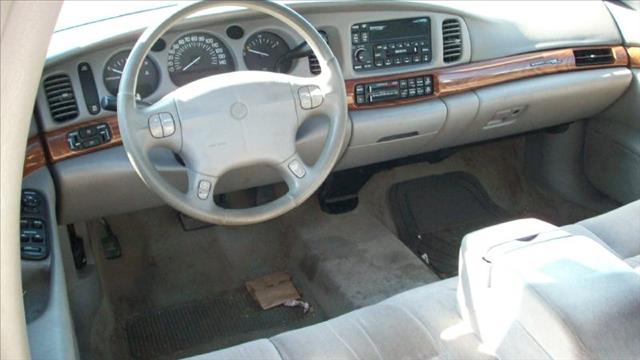 Buick LeSabre 2000 photo 1