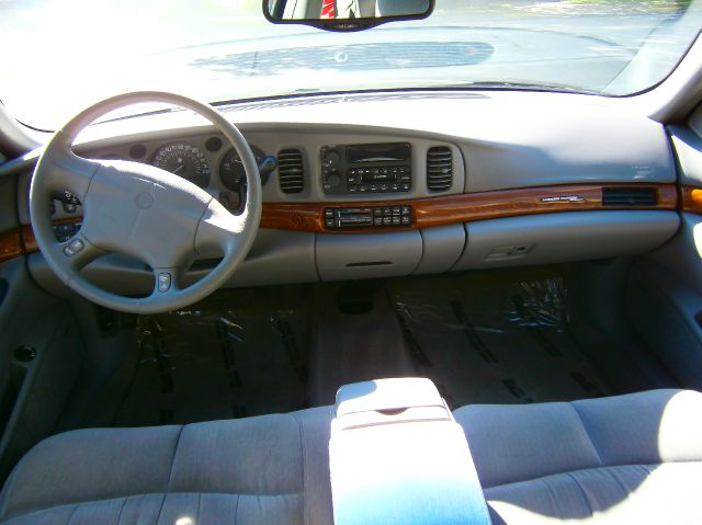 Buick LeSabre 2000 photo 1