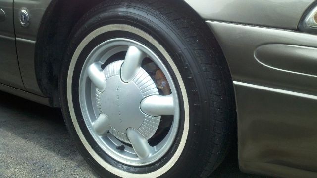 Buick LeSabre 2000 photo 1