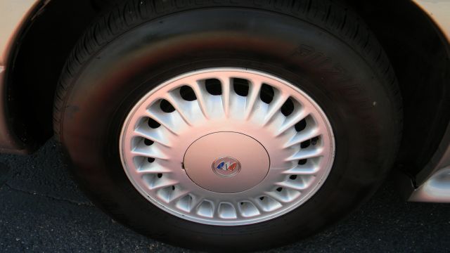 Buick LeSabre 2001 photo 1