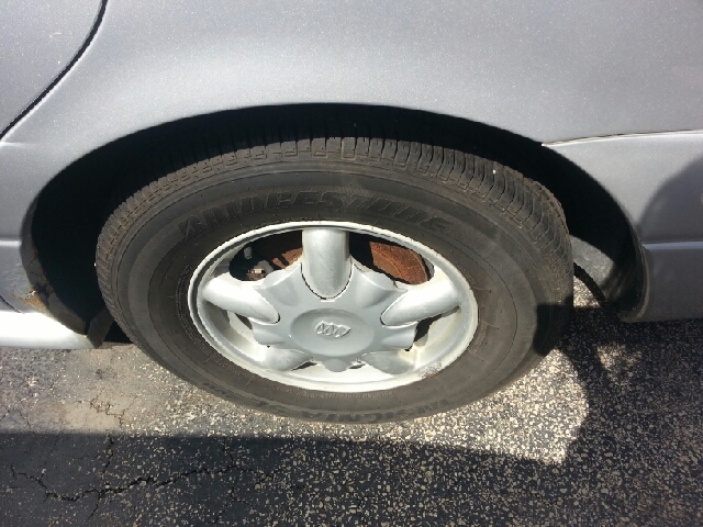 Buick LeSabre 2001 photo 1