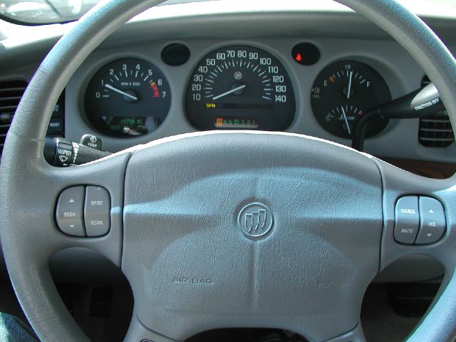 Buick LeSabre 2003 photo 2