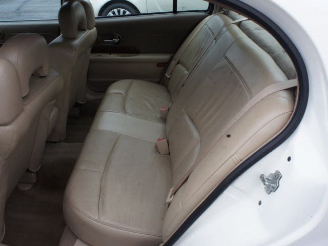 Buick LeSabre 2004 photo 2