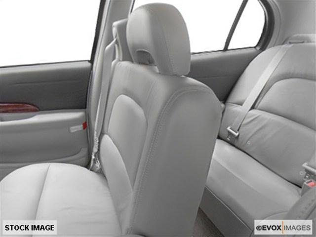 Buick LeSabre 2004 photo 2