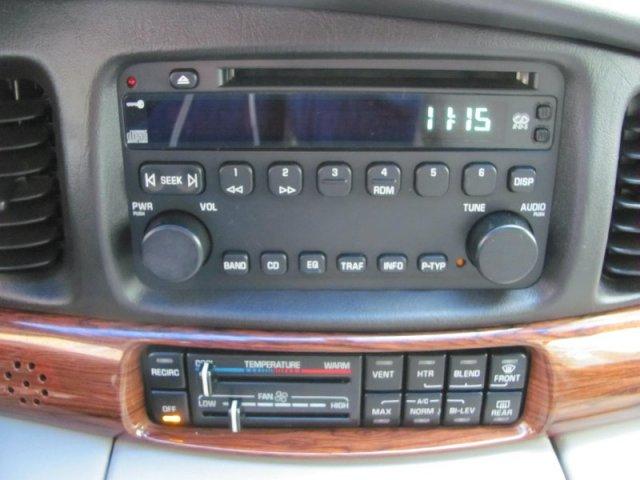 Buick LeSabre 2004 photo 1