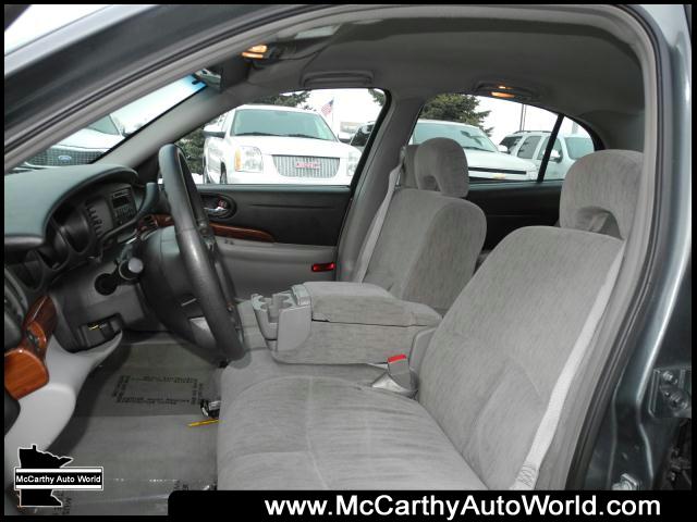 Buick LeSabre 2004 photo 2