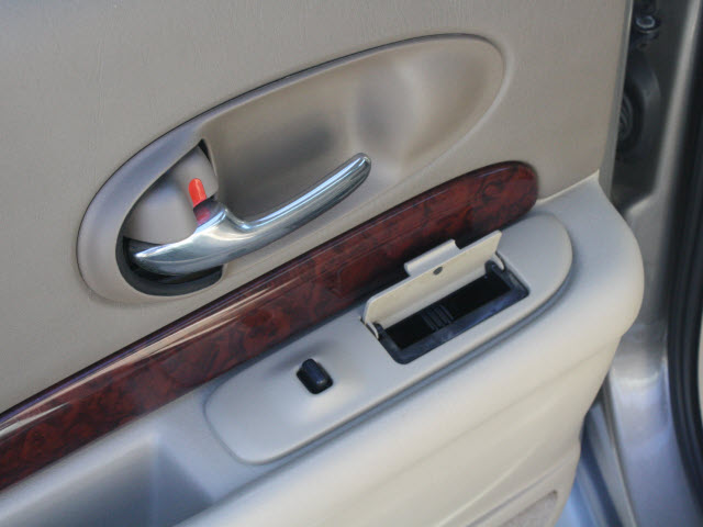 Buick LeSabre 2004 photo 3