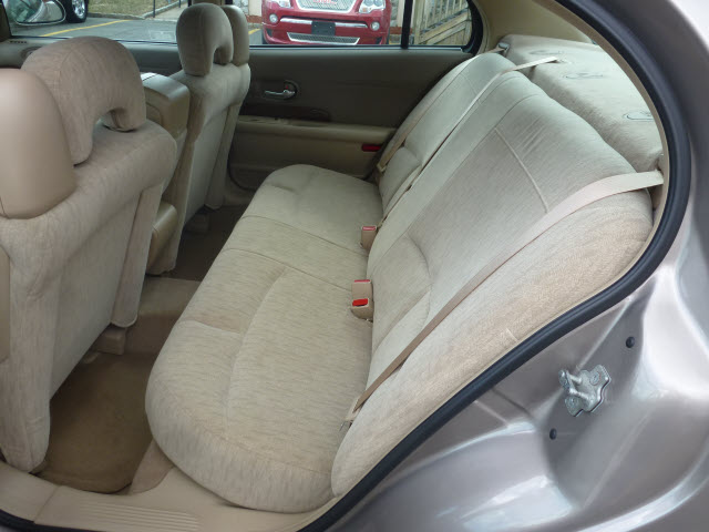 Buick LeSabre 2004 photo 2