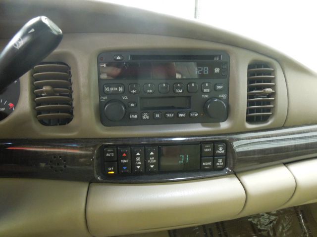 Buick LeSabre 2004 photo 1