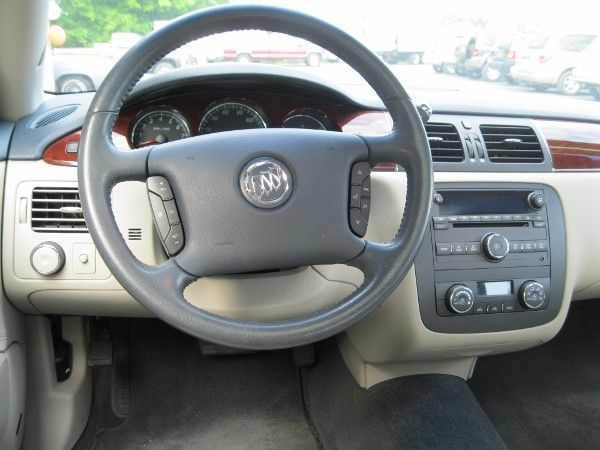 Buick Lucerne MARK Levinson Sedan