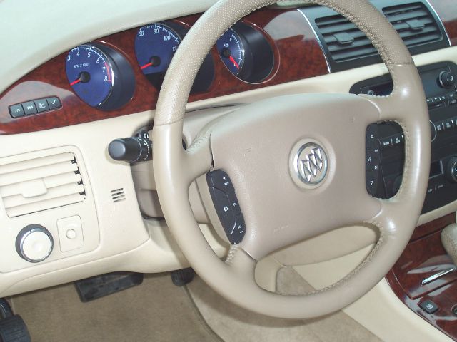 Buick Lucerne 2006 photo 2