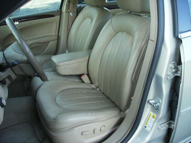 Buick Lucerne 2006 photo 2