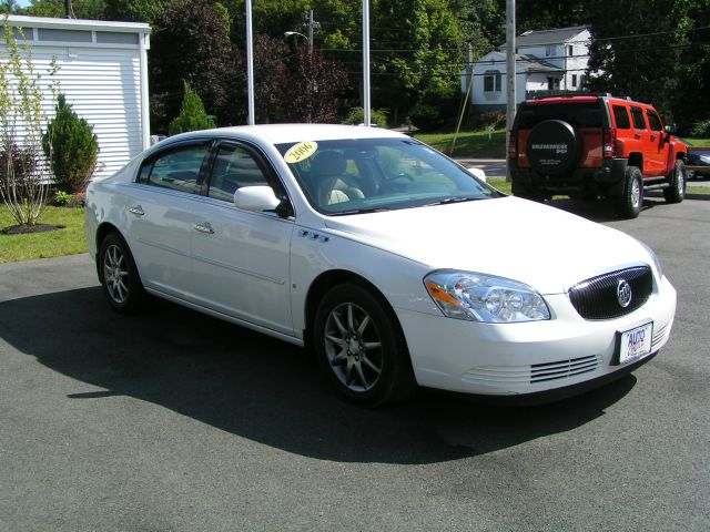 Buick Lucerne MARK Levinson Sedan