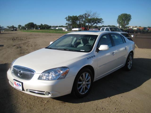 Buick Lucerne GL Sedan 4D Sedan