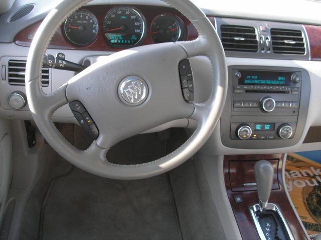 Buick Lucerne 2008 photo 2