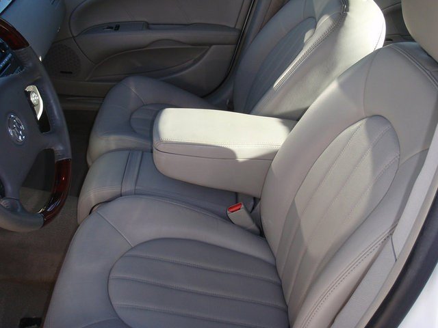 Buick Lucerne 2008 photo 2