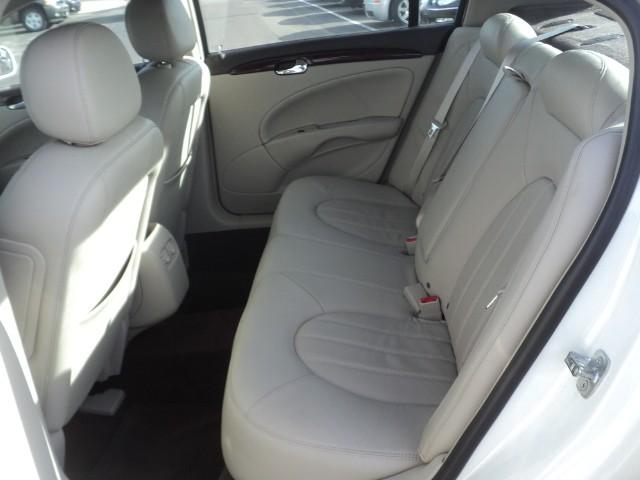 Buick Lucerne 2008 photo 2