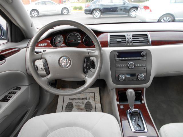 Buick Lucerne 2010 photo 2