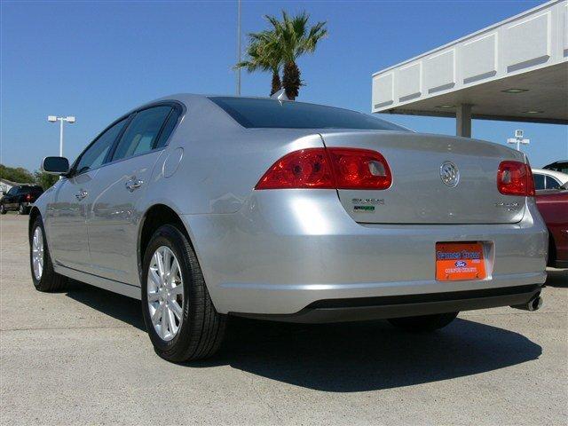 Buick Lucerne 2011 photo 2