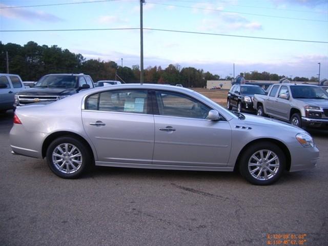 Buick Lucerne 2011 photo 1