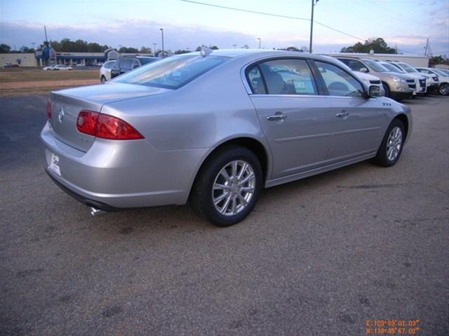 Buick Lucerne 2011 photo 2