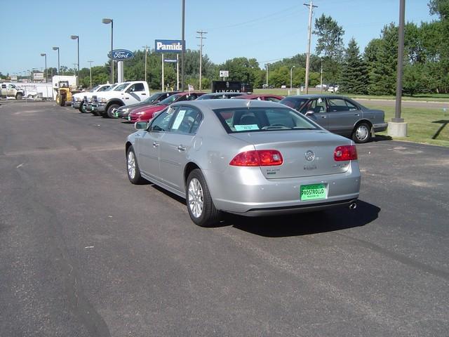 Buick Lucerne 2011 photo 1