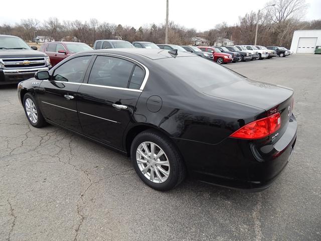 Buick Lucerne 2011 photo 2